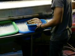 -J Daeng Seafood