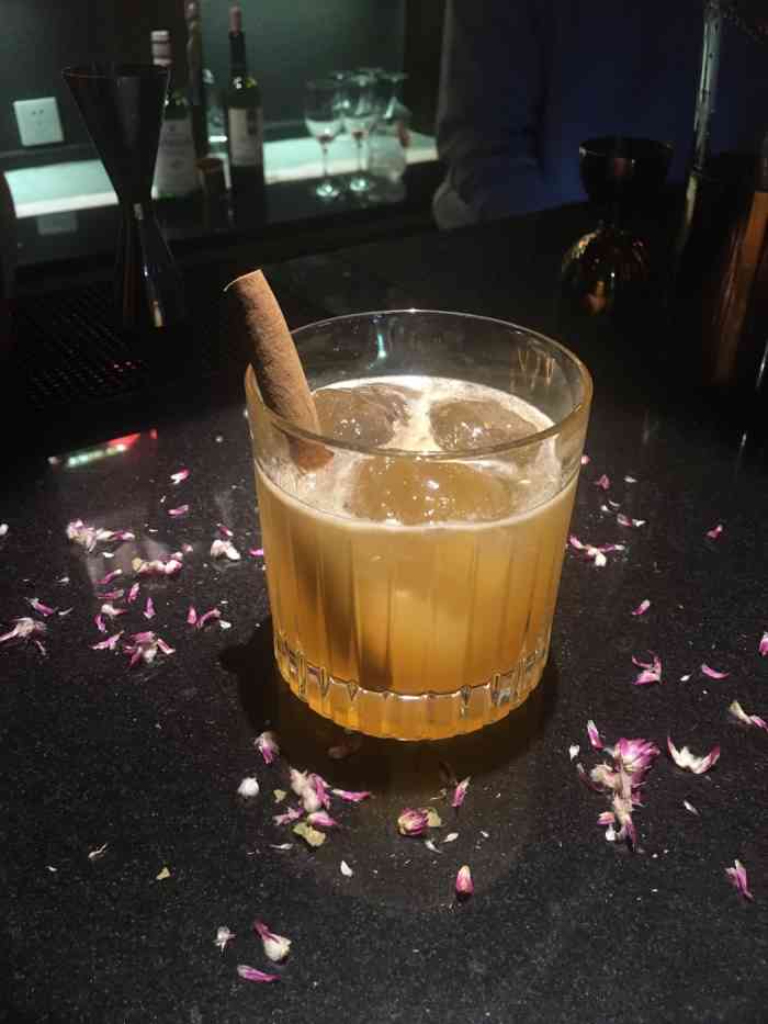lush whisky & cocktail 路徒酒吧-"游荡在三里屯,看到路边霓虹灯