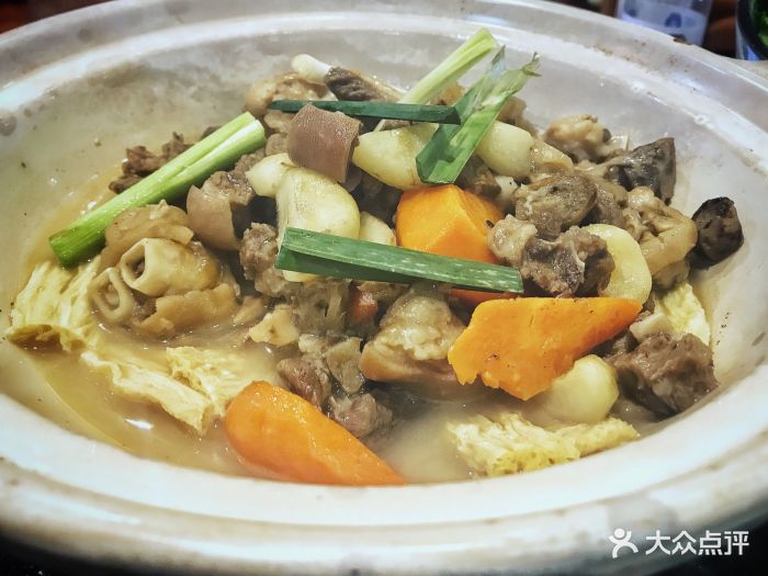 山顶沙河粉(西城都荟店)一品羊肉煲图片 - 第1张