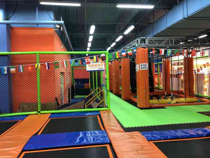 airpark爱尔城运动工场(利群金鼎店)-"位于海尔路和香港东路77岔