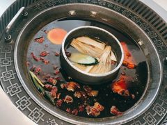 菌香鸳鸯锅-晓宇重庆火锅(赛格国际购物中心店)