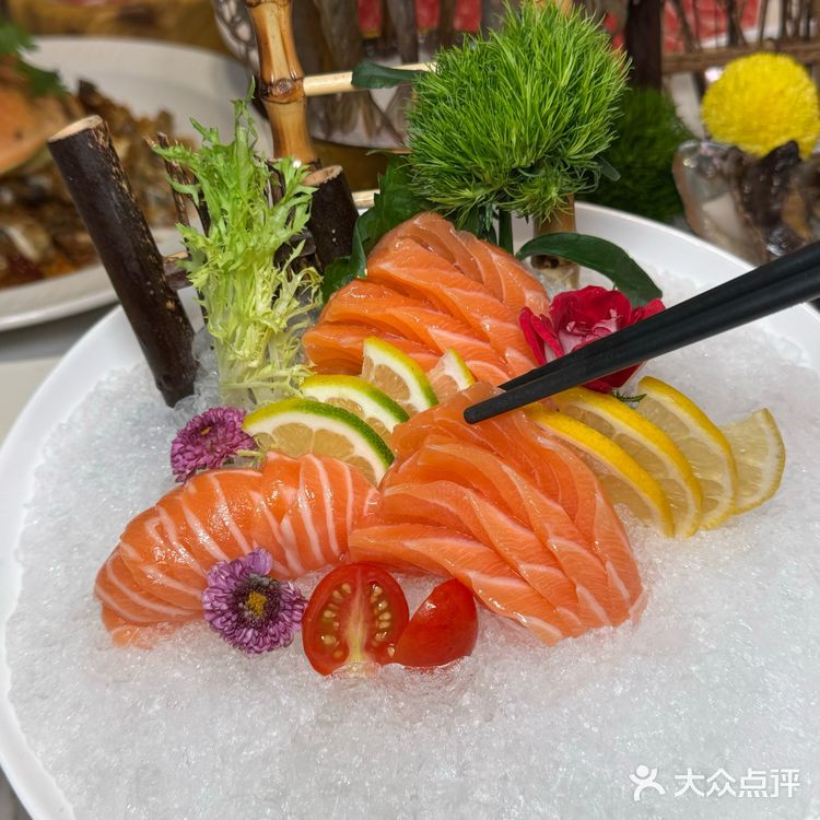 杭州新开的，花了1341r居然够11人吃！