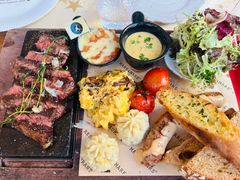 -Mark&Mars Restaurant