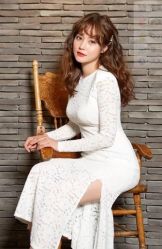 -觅白婚纱礼服馆