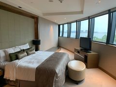 -上海滴水湖皇冠假日酒店