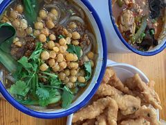 金牌杂酱酸辣粉-胖胖板凳面