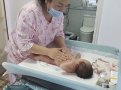 -爱的果实月嫂育婴师(世纪东方店)