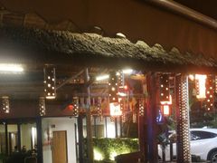 -茅草房·河畔园林火锅
