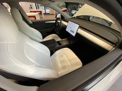 -TESLA 特斯拉(上海太古汇体验店)