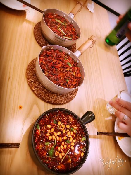 0 服务 : 3.0 东西真的还不错哦!马勺的都很好吃!强烈推荐麻辣烫!