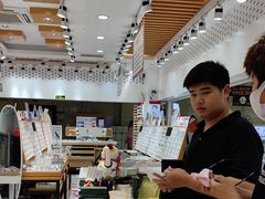 -美式眼镜·授权蔡司.依视路.尼康.豪雅.明月(人民广场店)