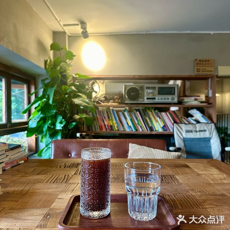 探店日记｜看得到黄鹤楼的咖啡店☕️