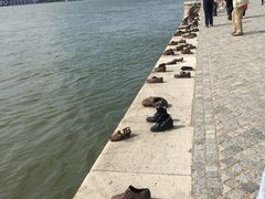 -多瑙河畔鞋履雕塑