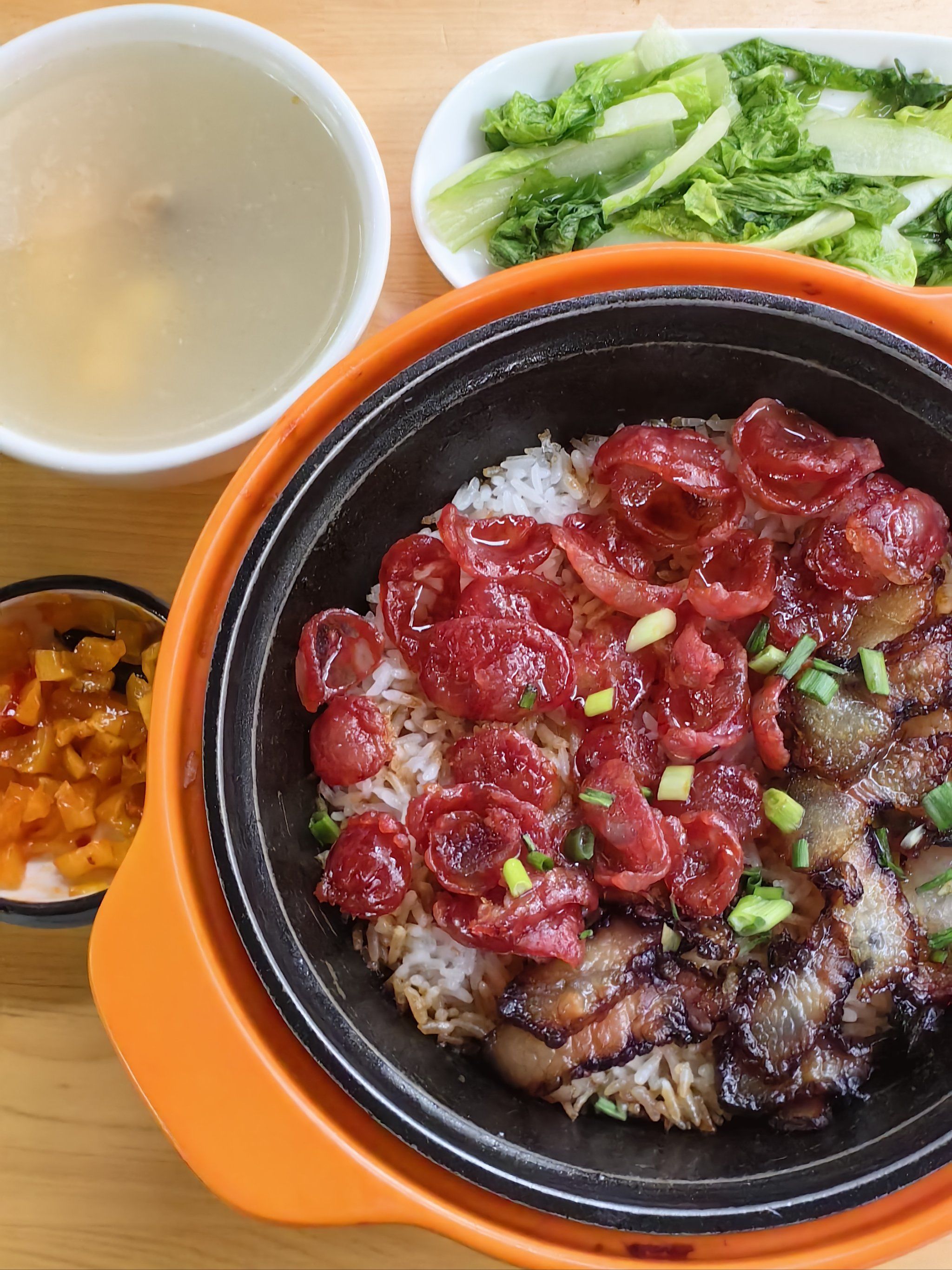 腊味煲仔饭 味道家常又不凡