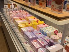 面包甜点陈列柜-好利来(东直门银座店)