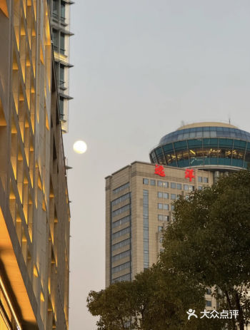 旋转餐厅初体验，景观无敌啦