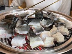 -围炉肉舍•炭烤活鳗•丹东海鲜烤肉(步行街店)
