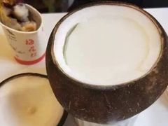 -志龙皇冠吃货椰子铺