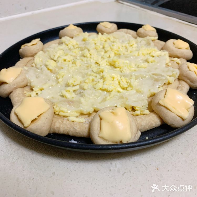 ️配料️ 披萨饼: 高筋面粉(我用的全麦高筋面粉
