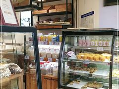 面包甜点陈列柜-BROAD面包路·欧式面包(龙湖时代C馆店)