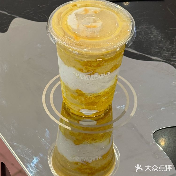 SMILE GELATOO深圳首店的黄金盔甲