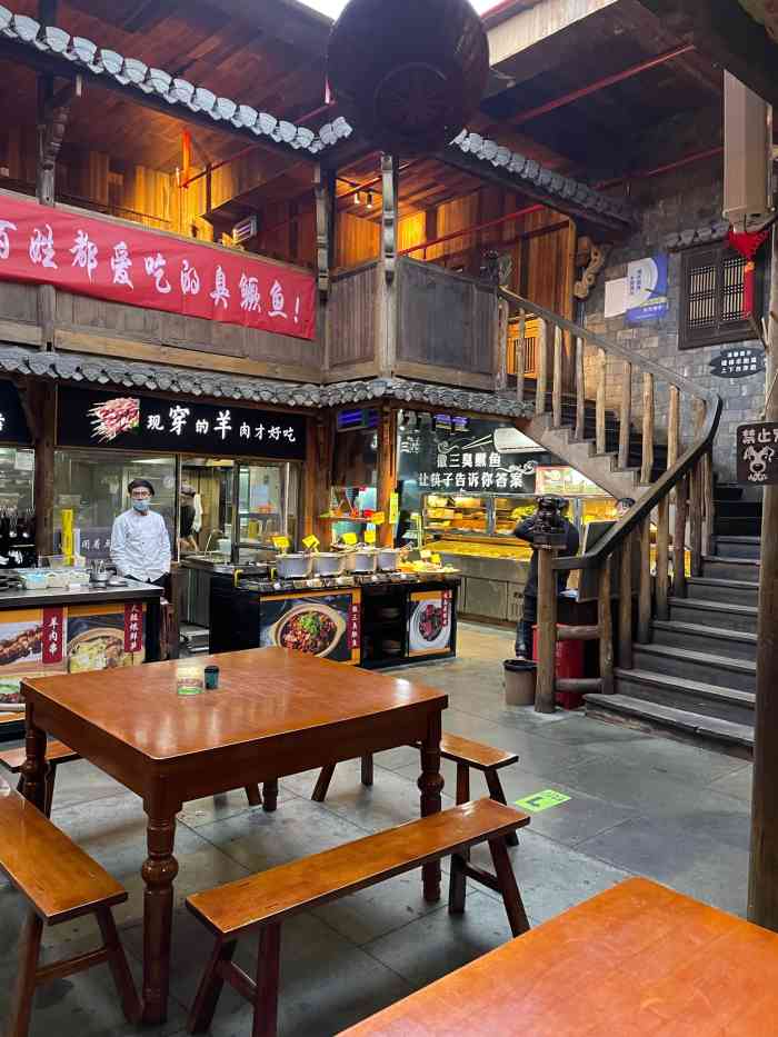 徽三说·土徽菜(湖边商城店)-"很火爆,5点多到就差点没座了.