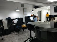 老师风采-梅纳·钢琴声乐架子鼓Mena Music(双井店)