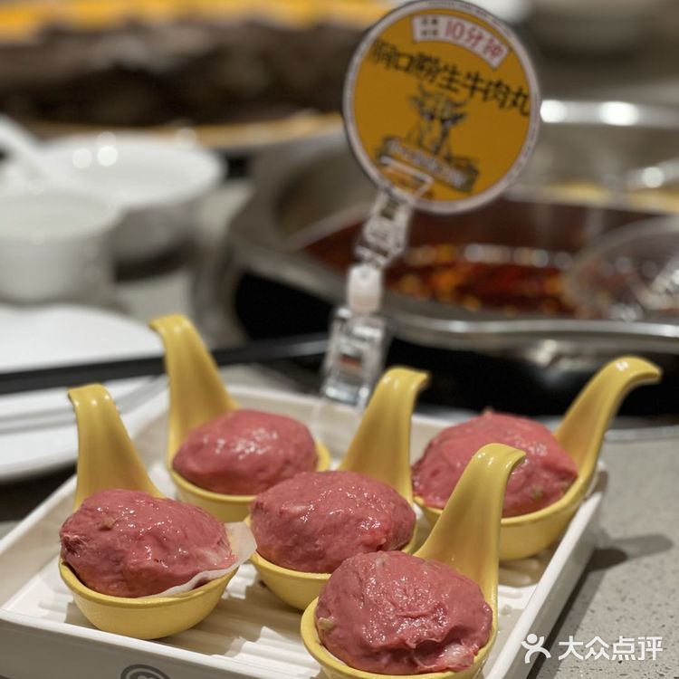 新店开业Ⅰ深圳必吃牛肉火锅，他们家的尊品雪花牛肉蛋糕太惊艳了