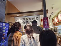 等位区-李与白包子铺(桐梓林店)