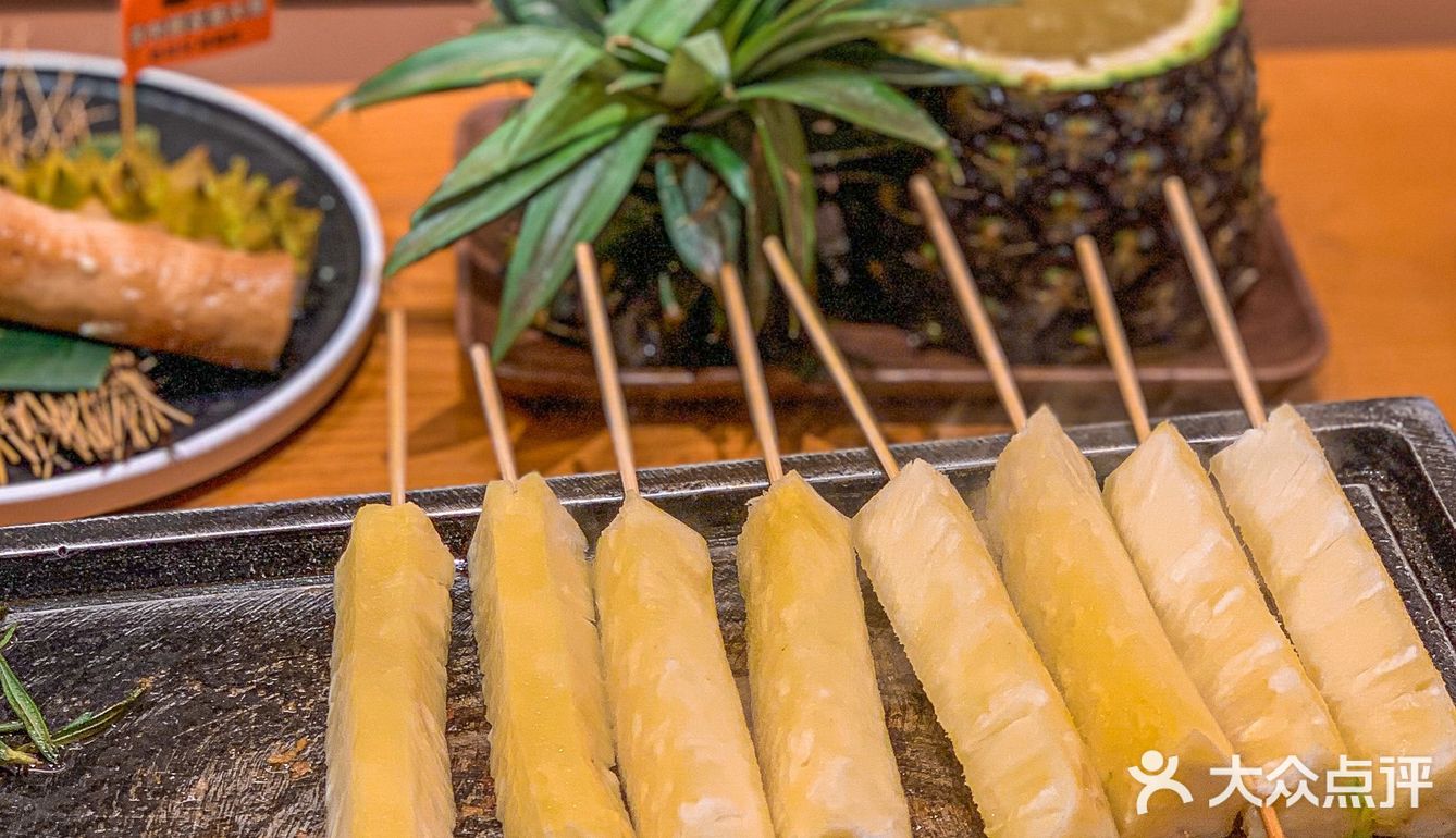 终于在广州吃到了我的梦中烤串🍍🍍