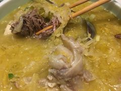 酸菜炖大骨棒-北李妈妈菜·海肠捞饭(高新万达店)