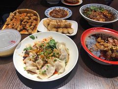 -爆炸头阿姨小四川正宗川味小吃(无任何分店)