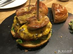 -HIGH FIVE哈福手工汉堡(桂林路店)