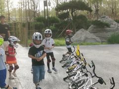-八爪矩阵极限运动馆·儿童平衡车·感统训练(南海子公园校区)