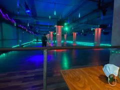 -奔马滚轴溜冰场