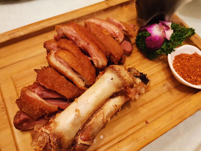 「口味脆皮肘」 猪皮看得特别酥脆,瘦肉也嫩.