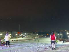 -采薇庄园四季滑雪场