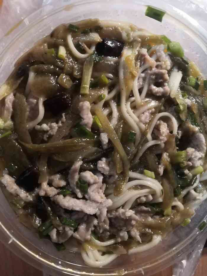 打分   /人 「酸菜肉丝面」点的外卖有点坨了,面不太劲道,酸菜不够酸