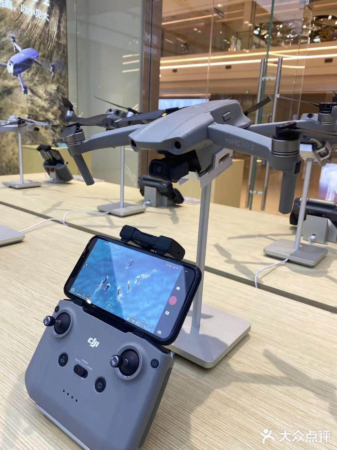 自己忍不住也搜了下附近的旗舰店