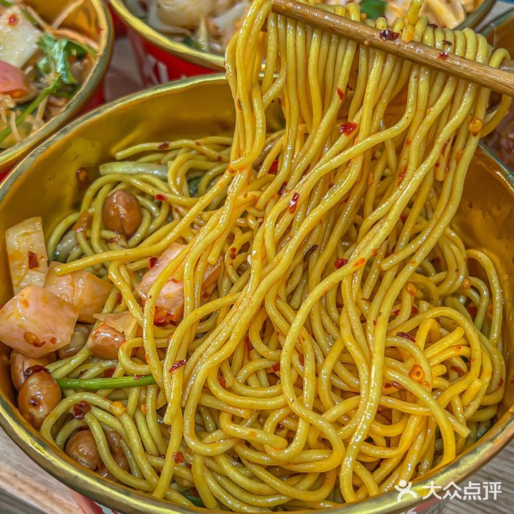来深圳东门就为了狂炫这碗湘西凉拌菜...
