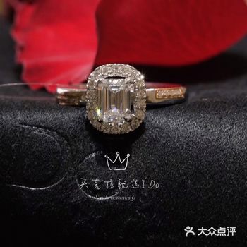 前几天去逛街，想看看钻戒，没有什么心仪的品牌