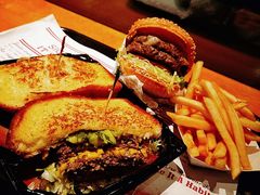 两大块肉-The Habit Burger Grill 哈比特汉堡(复兴soho店)