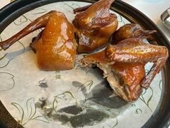 脆皮红烧乳鸽-翠园(北京王府中环店)