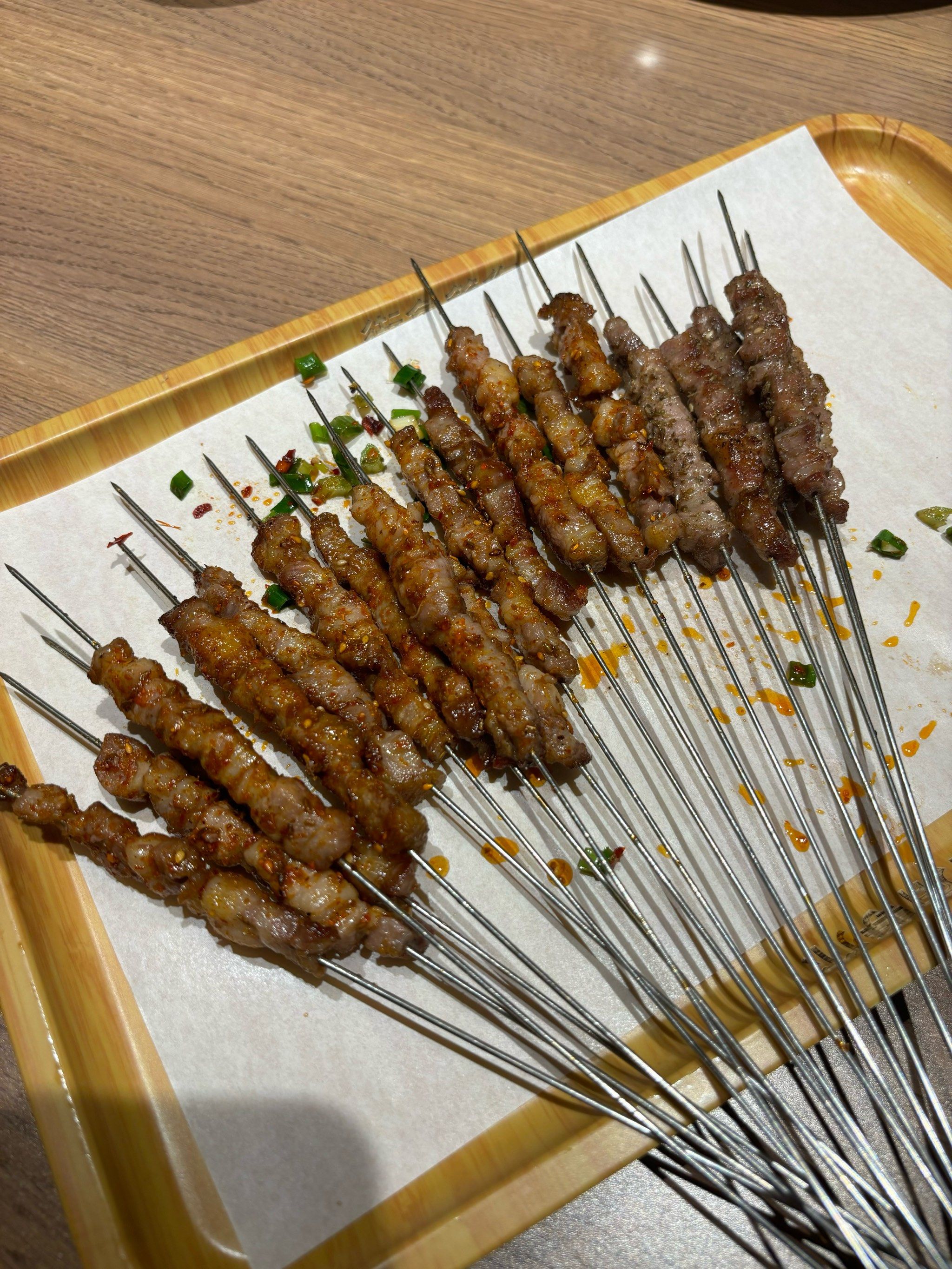 一直在这家吃的烧烤,羊肉小串色香味俱全