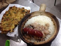 腊肠滑鸡煲仔饭、蠔饼-兴记菜馆