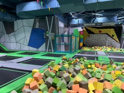 -反弹蹦床公园·亲子乐园·团建·派对(尚品奥莱店)