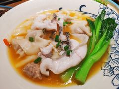 鱼汤抄手-山城外·非遗酸菜鱼(财富中心店)