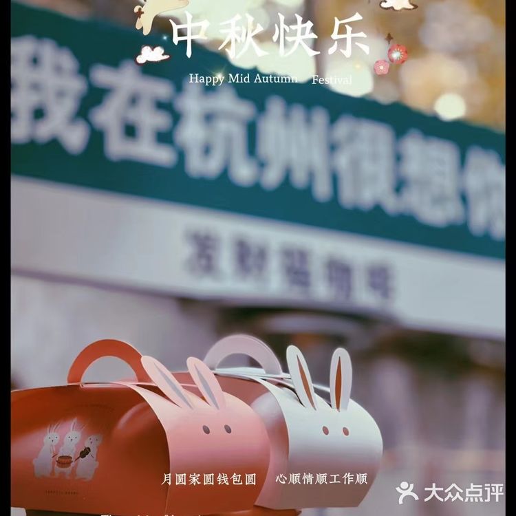 梧桐树下的咖啡店