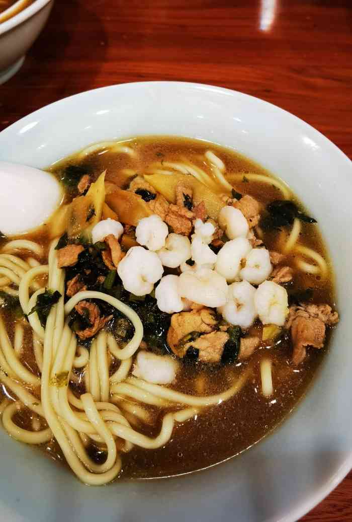 [薄荷]环境: 一家百年老店,主打宁式面条,招牌是虾爆鳝面条和虾片儿川