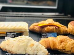 白巧克力扁桃仁可颂-星巴克(成都机场T2店)